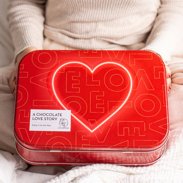 LOVE STORY BOX & 12pc Pralines Love Story